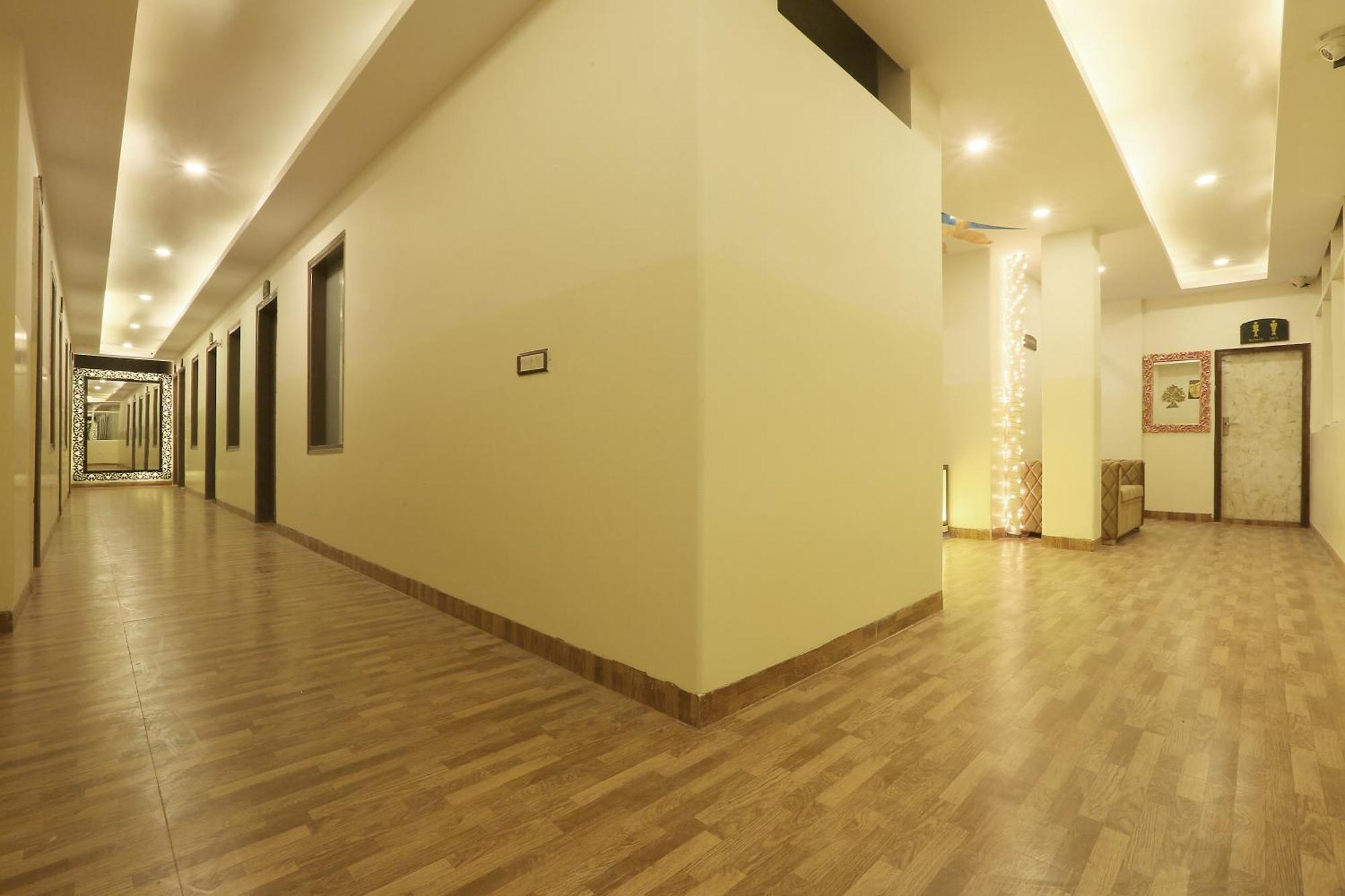 Plazzo Prime Plaza At Delhi Airport Bed & Breakfast Ню Делхи Екстериор снимка