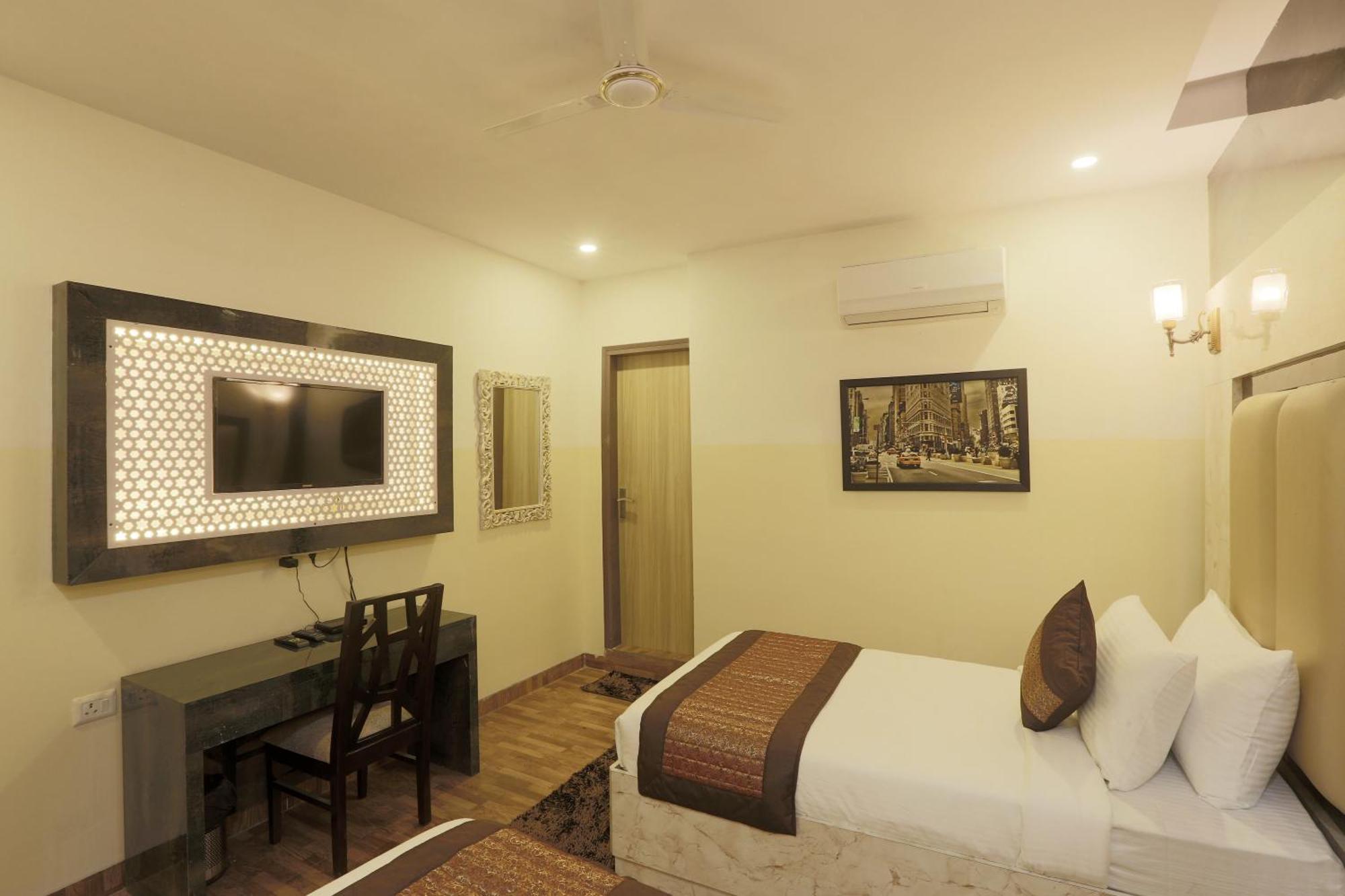 Plazzo Prime Plaza At Delhi Airport Bed & Breakfast Ню Делхи Екстериор снимка