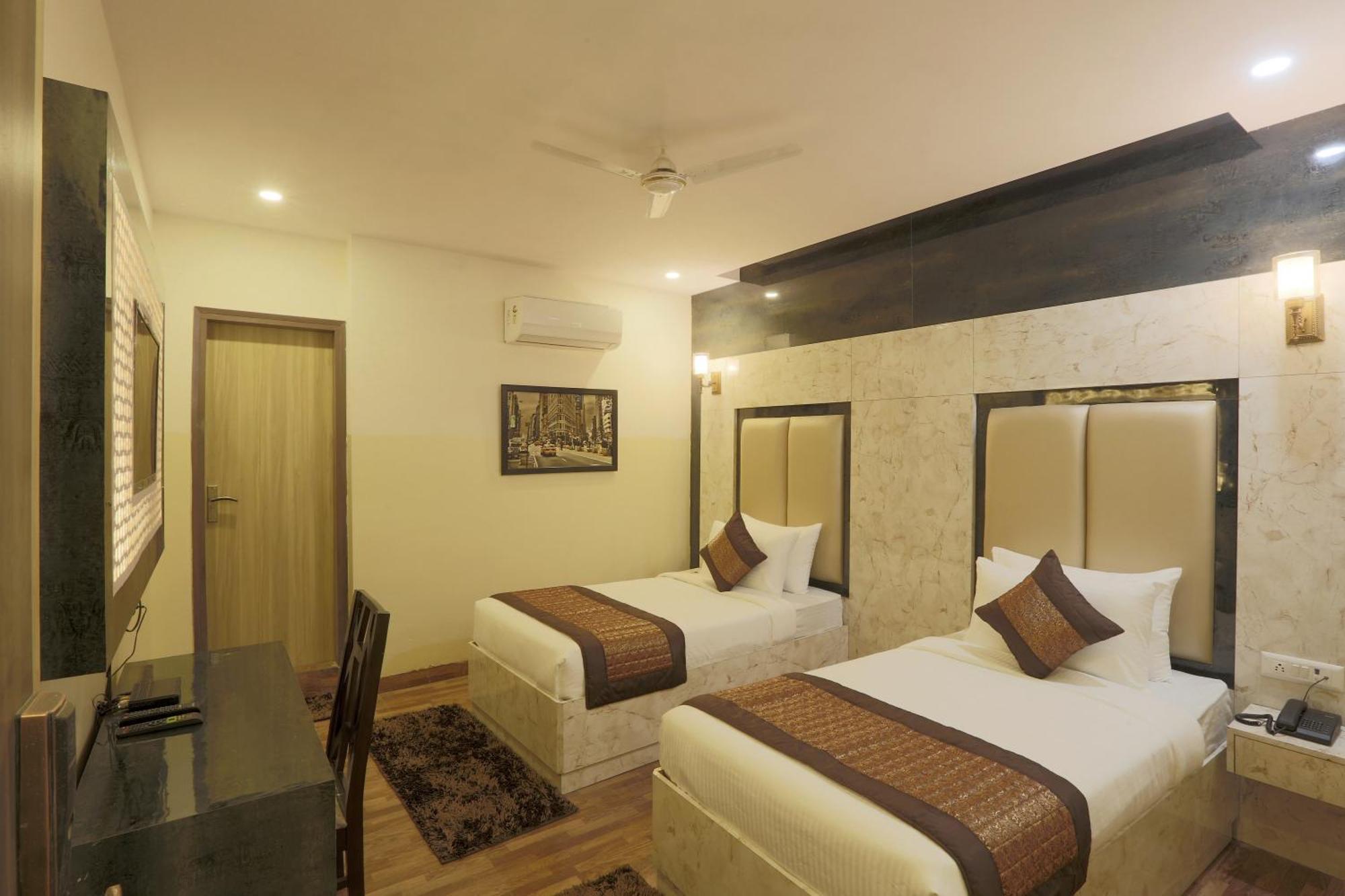 Plazzo Prime Plaza At Delhi Airport Bed & Breakfast Ню Делхи Екстериор снимка